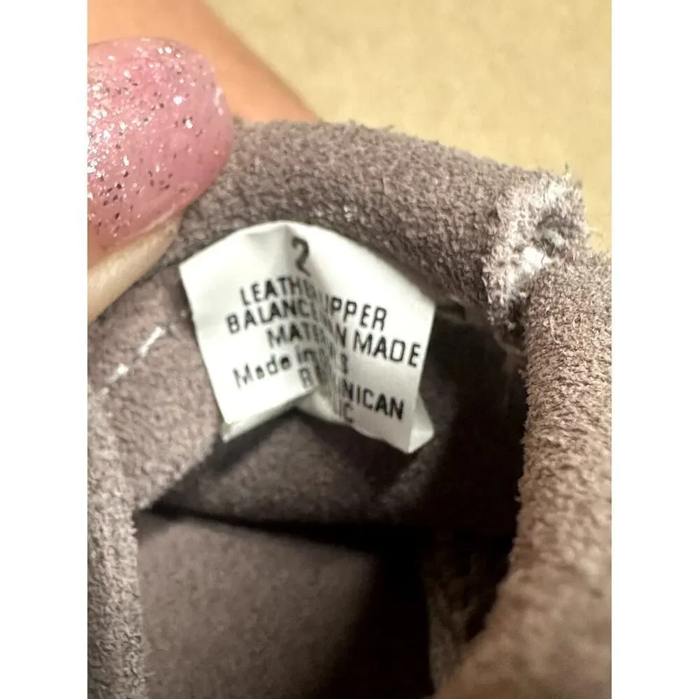 Minnetonka Taupe Leather Soft Sole Moccasins Infant’s Shoe Size 2